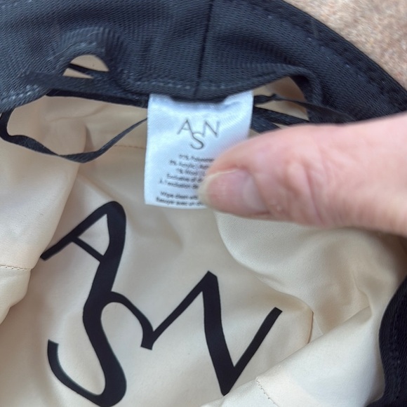 NWOT ASN Brand, Wide Brimmed Tan Hat with Soft Material and Classic Shape - Picture 6 of 7